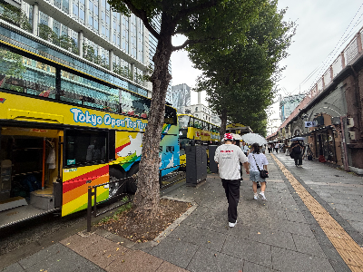 東京駅横はとバス